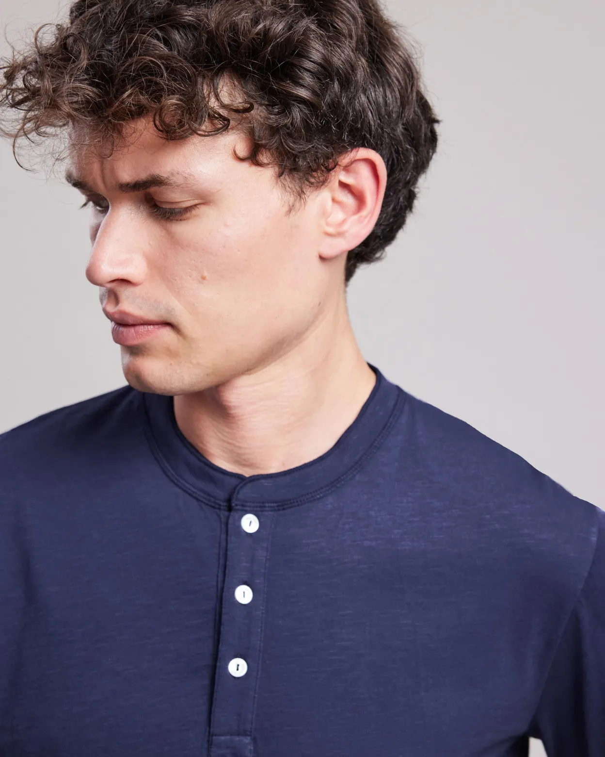 henley_tshirt_1.webp Shop Hartford Henley T-shirt Navy Blue