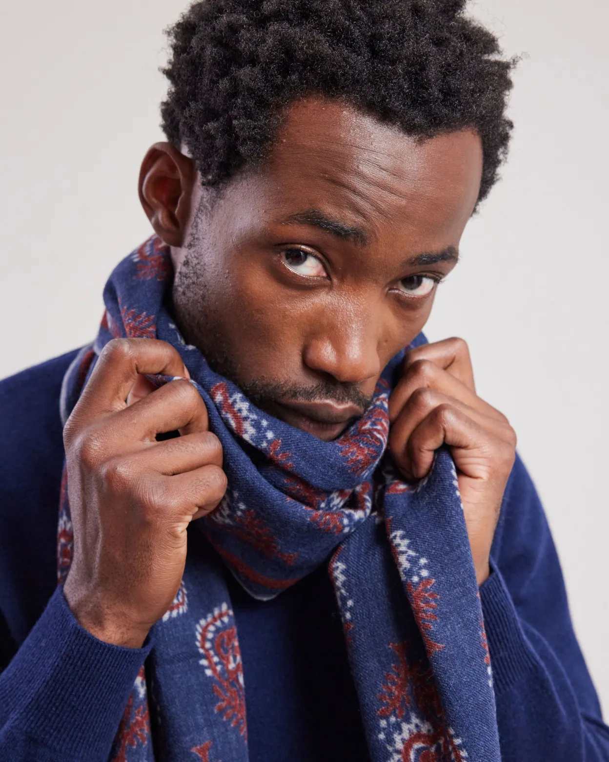 indigo_scarf_1.webp Outlet Hartford Indigo Scarf Indigo & Red