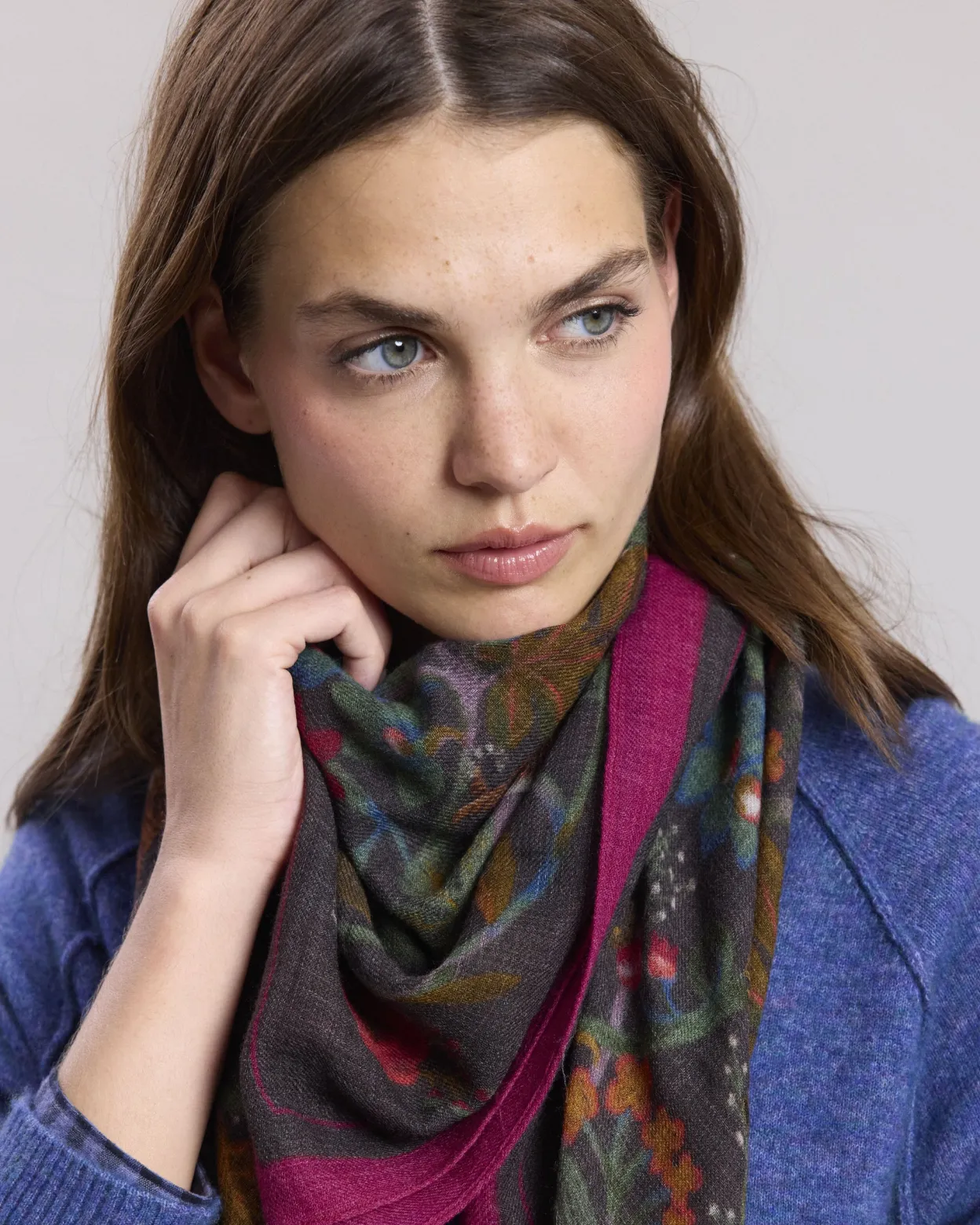 jungle_scarf_1-1.webp Cheap Hartford Jungle Scarf Carbon