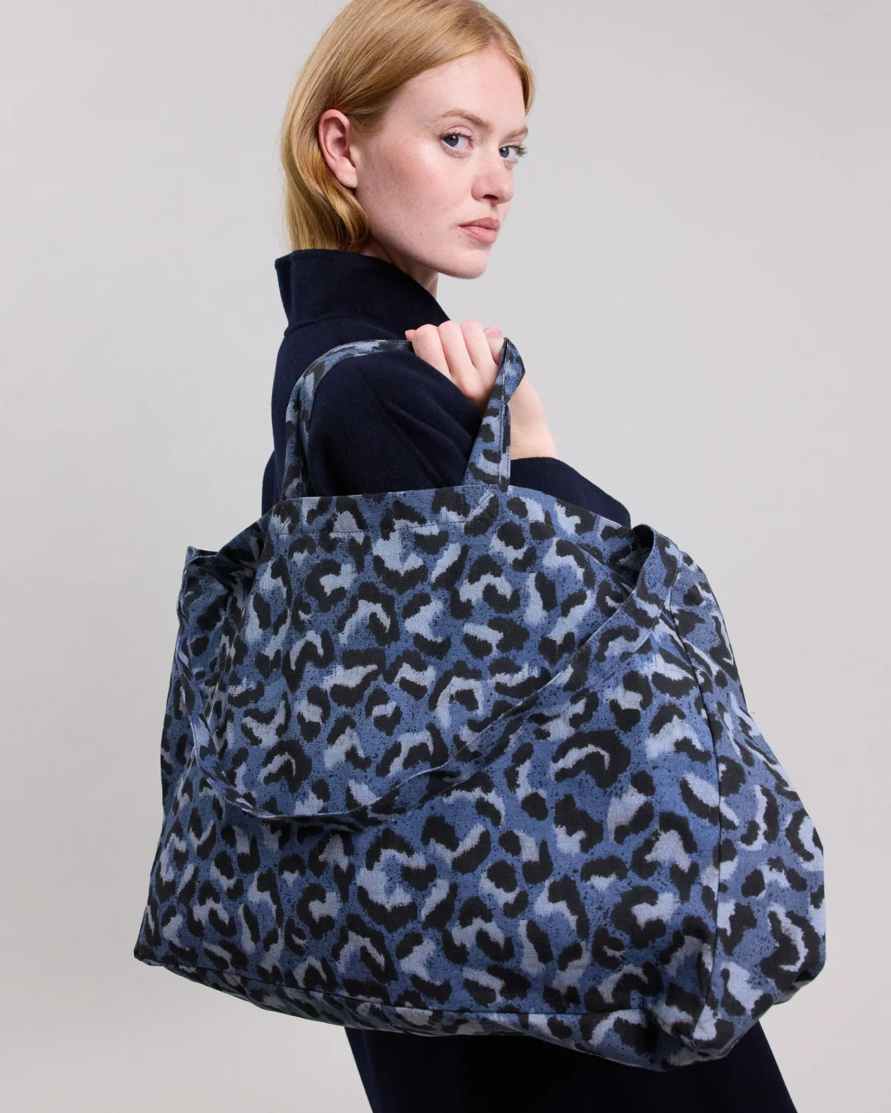 large_bag_0-3.webp Sale Hartford Large Bag Blue