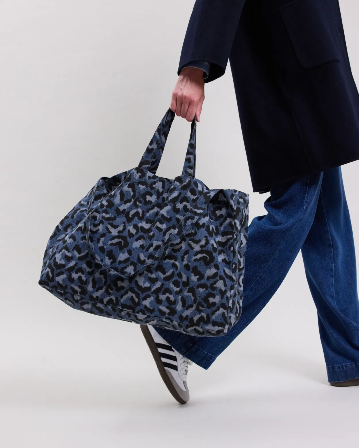 large_bag_1-3.webp Sale Hartford Large Bag Blue