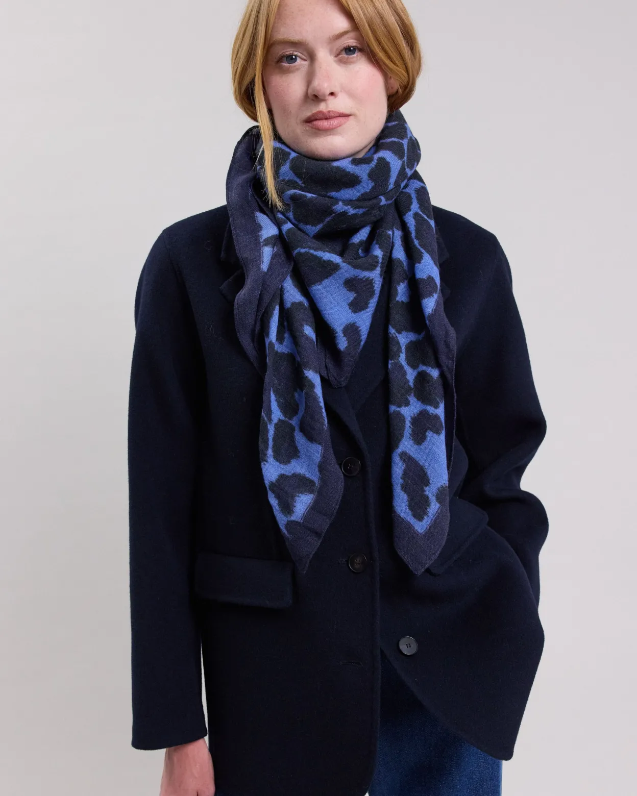 leopard_scarf_0-3.webp Store Hartford Leopard Scarf Blue