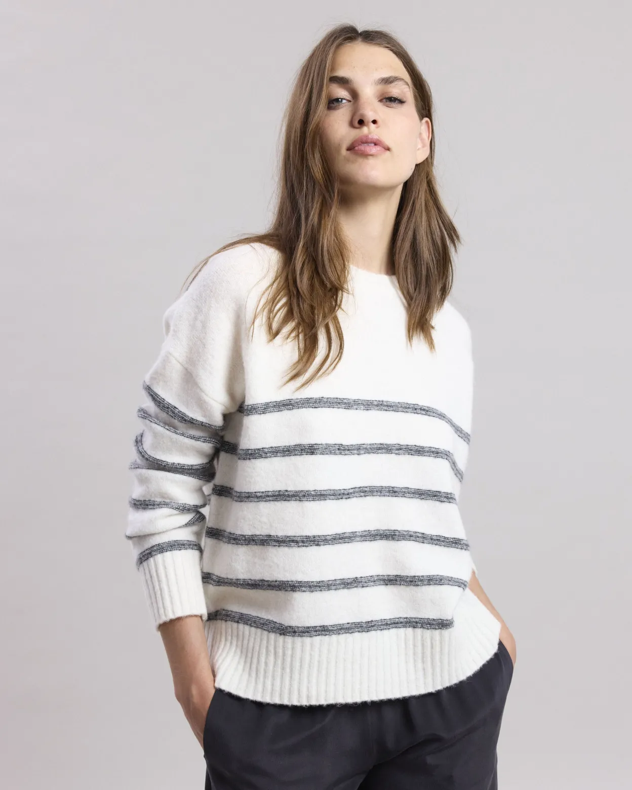 manta_sweater_1.webp Store Hartford Manta Sweater Off-White
