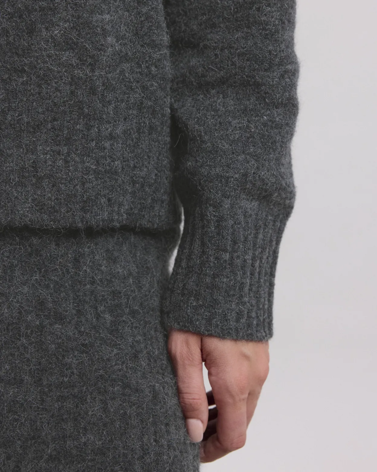 matrix_sweater_2-1.webp Sale Hartford Matrix Sweater Anthracite