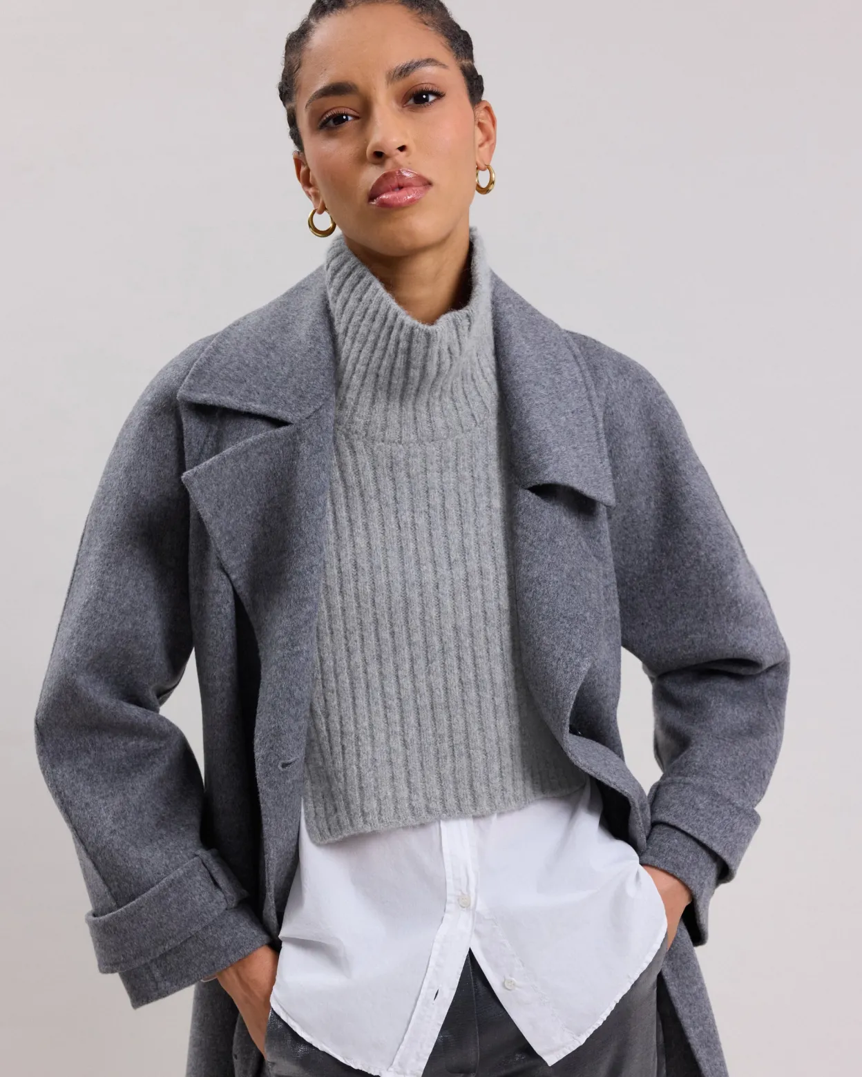 mehna_bib_collar_1.webp New Hartford Mehna Bib Collar Gray