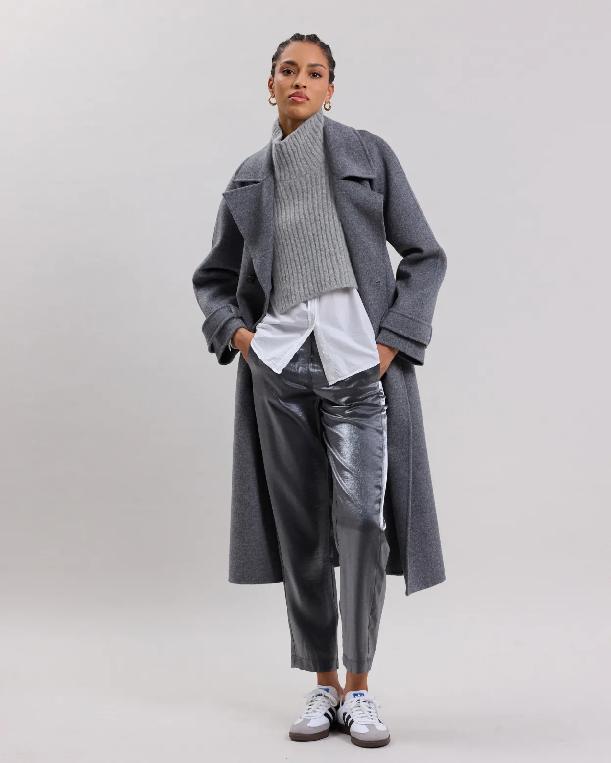 mehna_bib_collar_2.webp New Hartford Mehna Bib Collar Gray