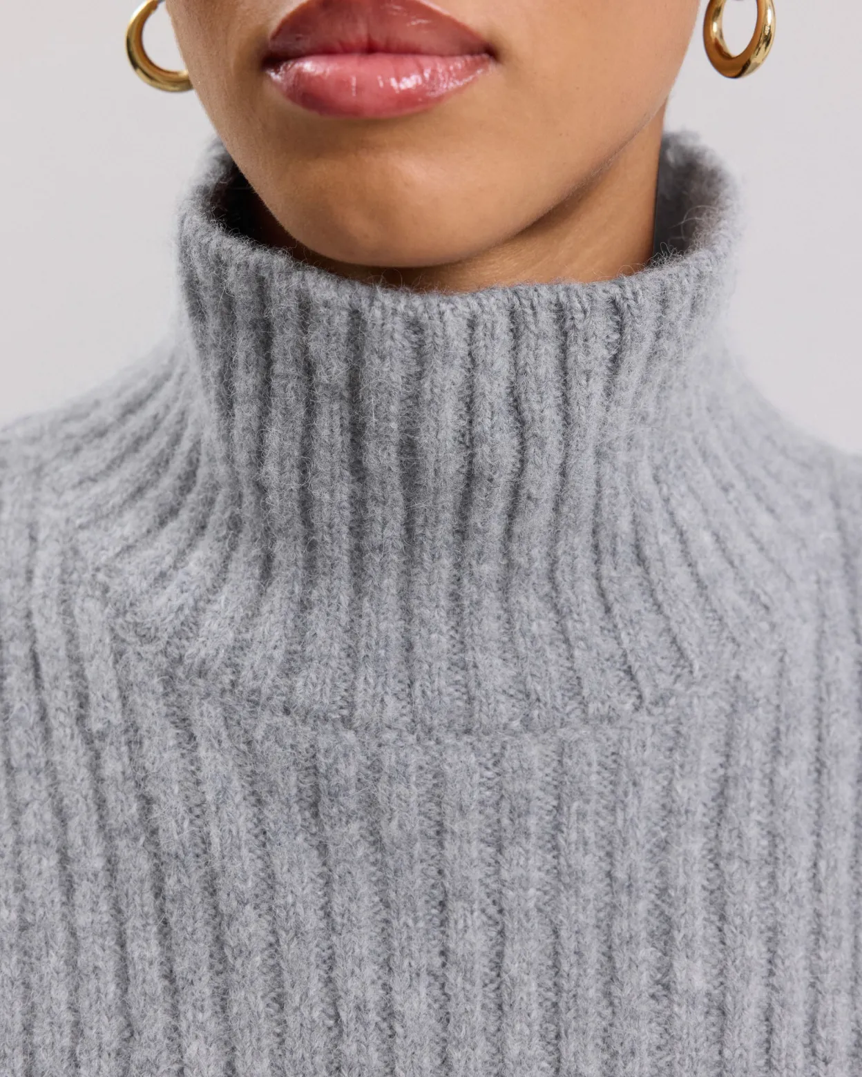 mehna_bib_collar_4.webp New Hartford Mehna Bib Collar Gray
