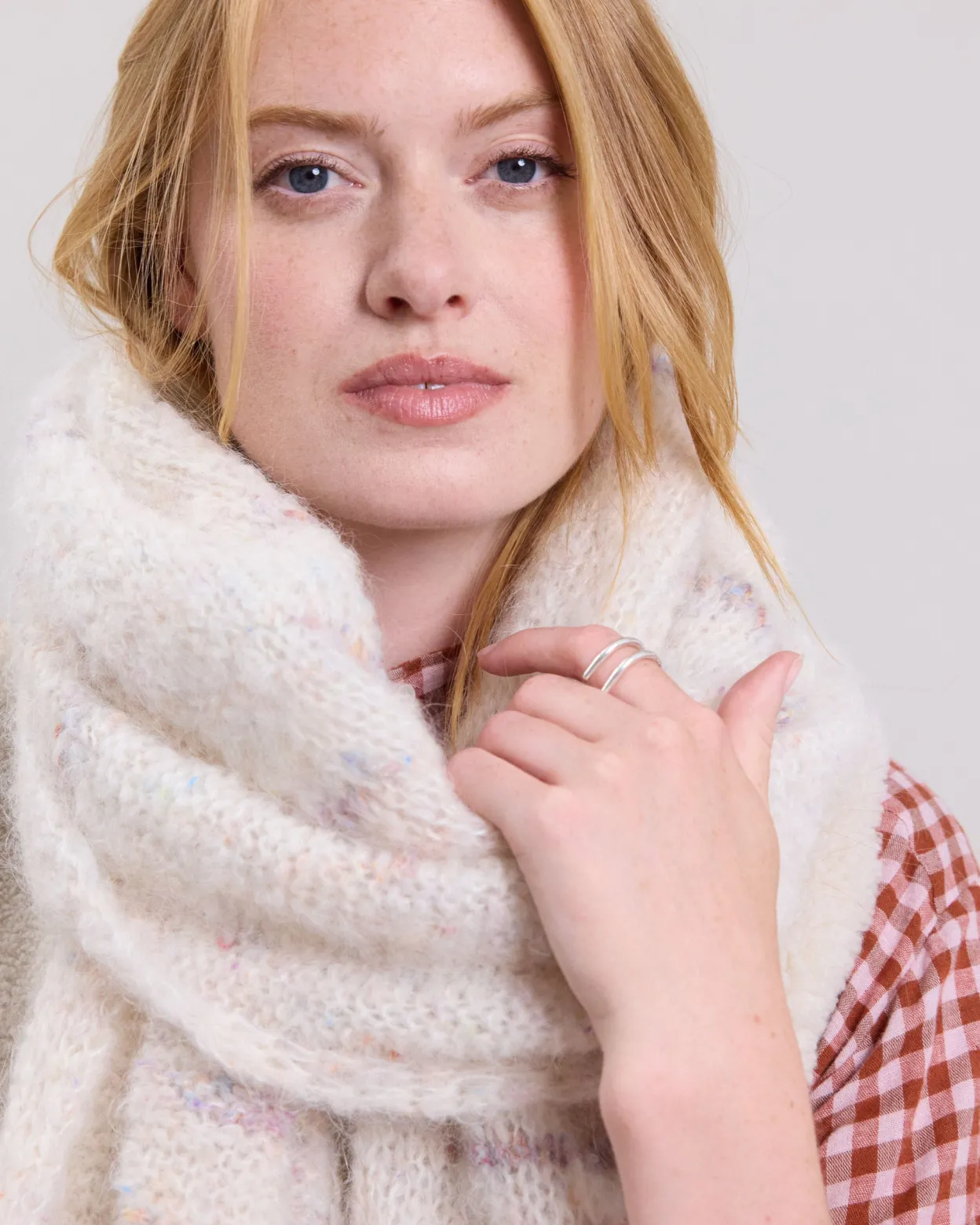 mela_scarf_1.webp Online Hartford Mela Scarf Off-White