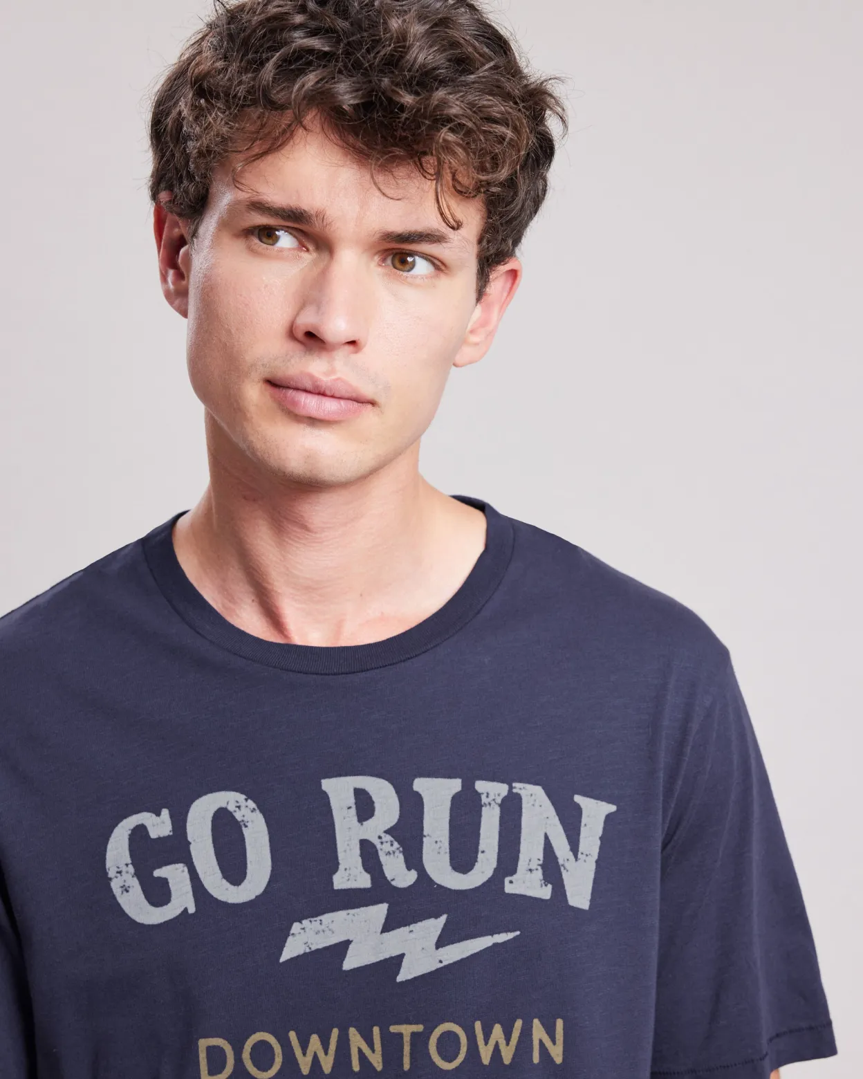 run_tshirt_1-1.webp Shop Hartford Run T-shirt Navy Blue