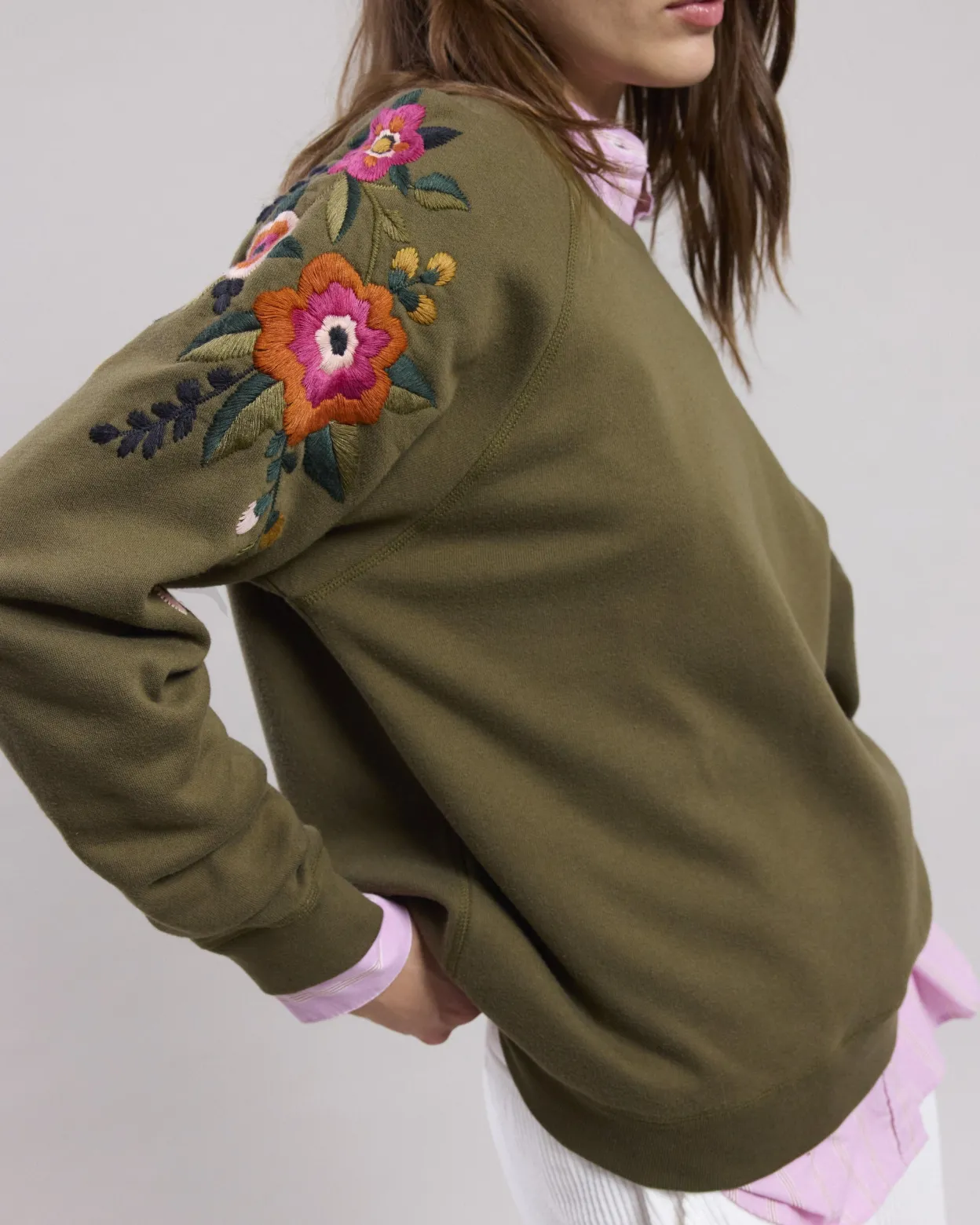 tapucine_sweatshirt_1-1.webp Outlet Hartford Tapucine Sweatshirt Military Green