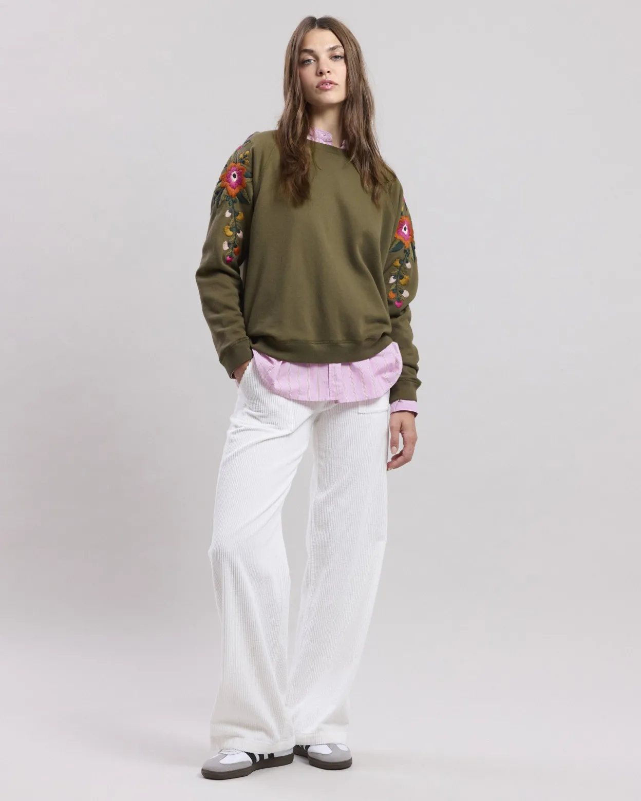 tapucine_sweatshirt_3.webp Outlet Hartford Tapucine Sweatshirt Military Green