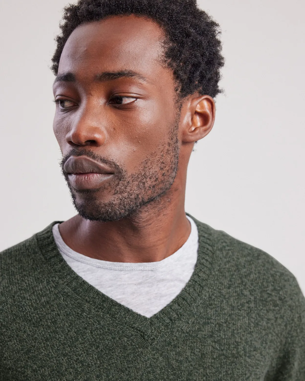 vee_sweater_1-2.webp Store Hartford Vee Sweater Military Green