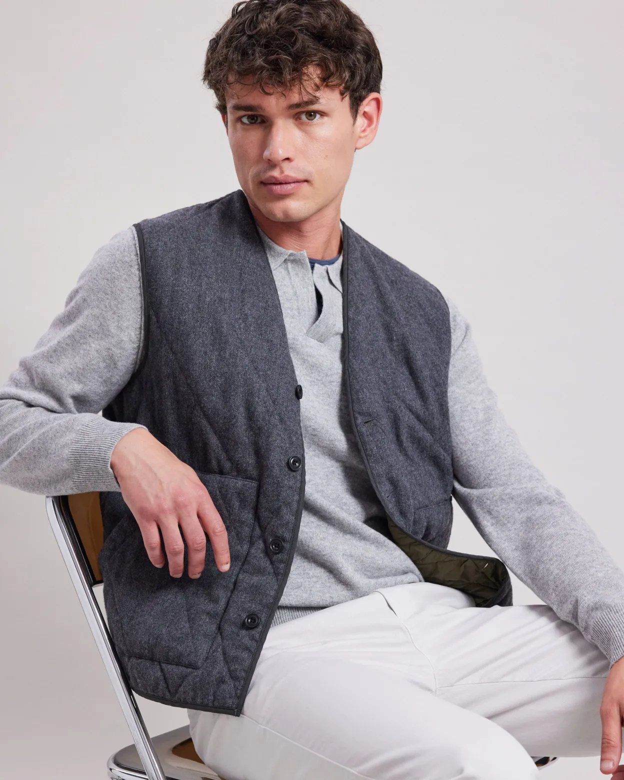 vince_vest_0-3.webp Sale Hartford Vince Vest Gray