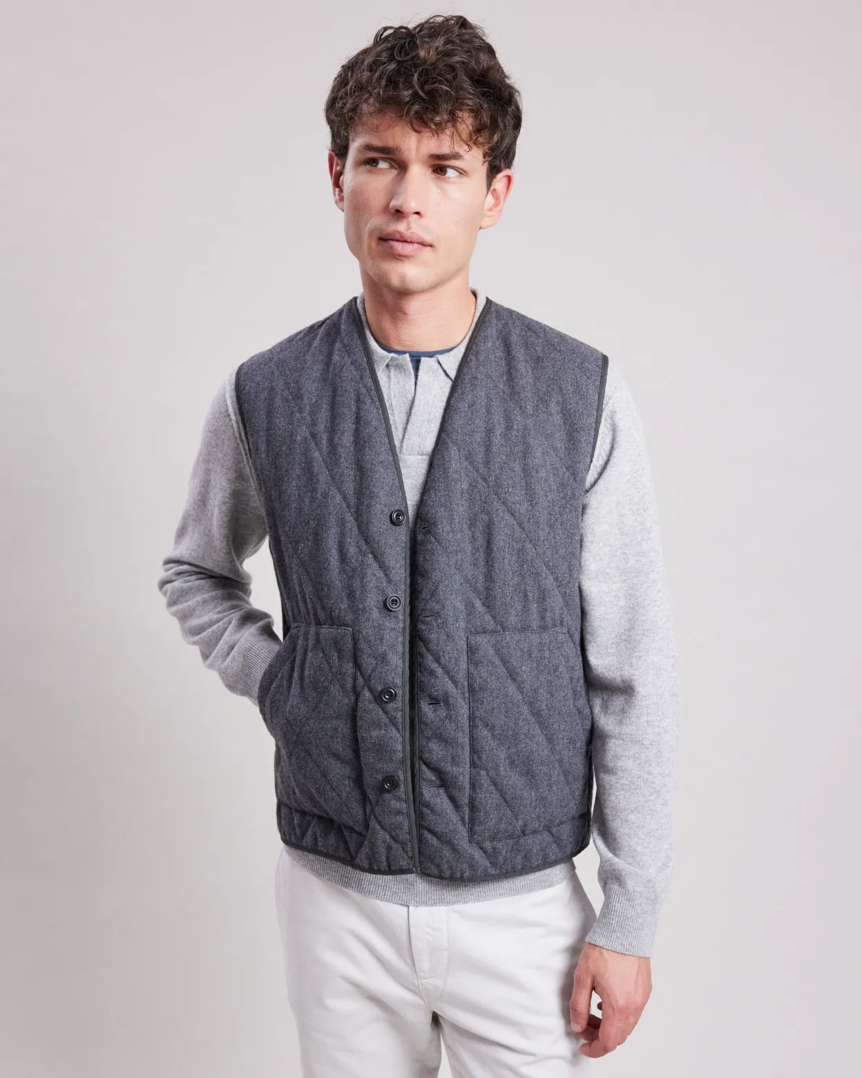 vince_vest_1-3.webp Sale Hartford Vince Vest Gray