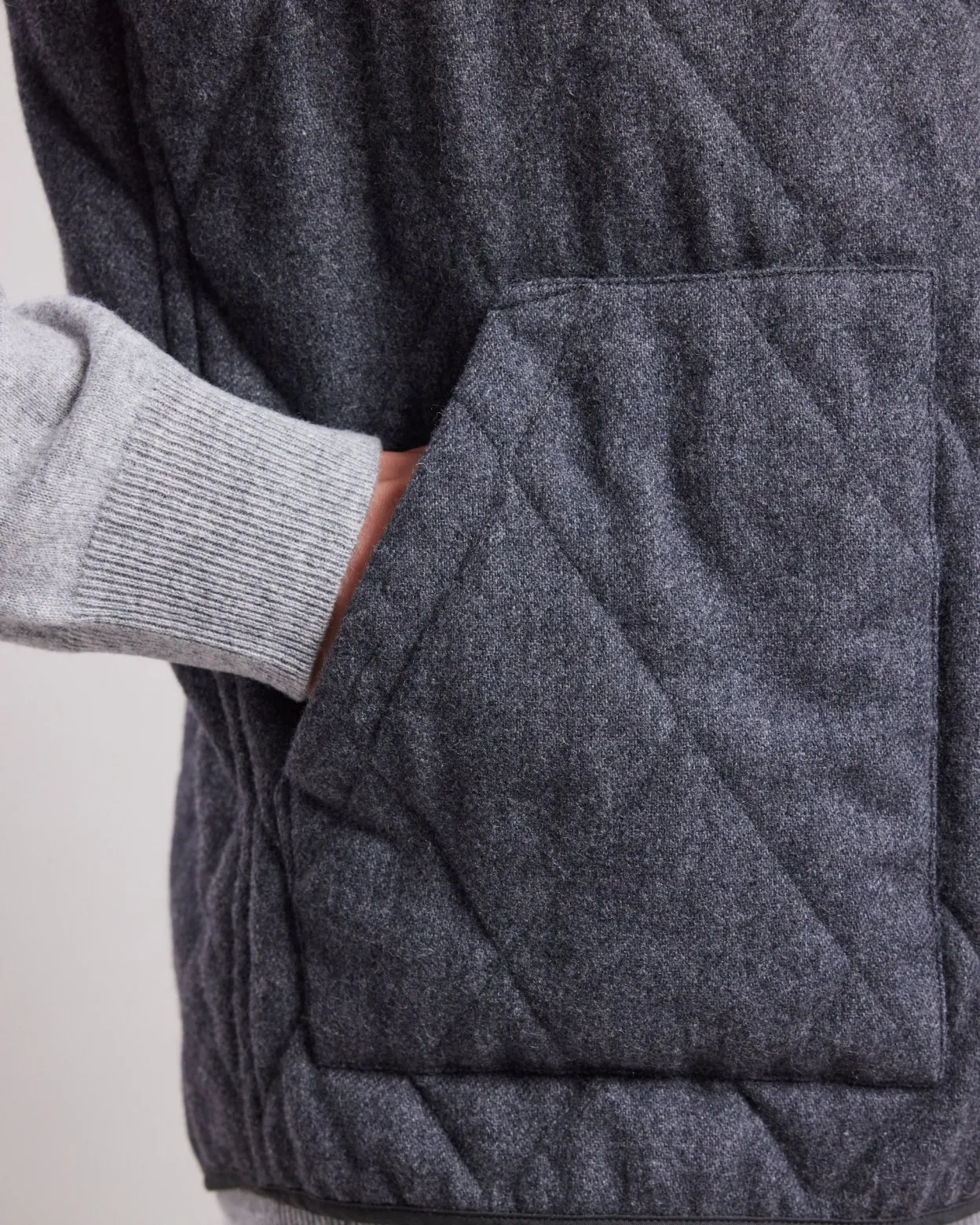 vince_vest_2-3.webp Sale Hartford Vince Vest Gray